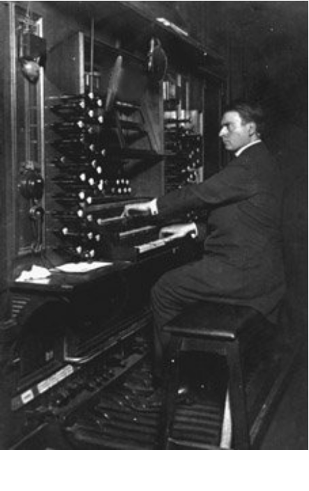 Joseph Bonnet on the old console